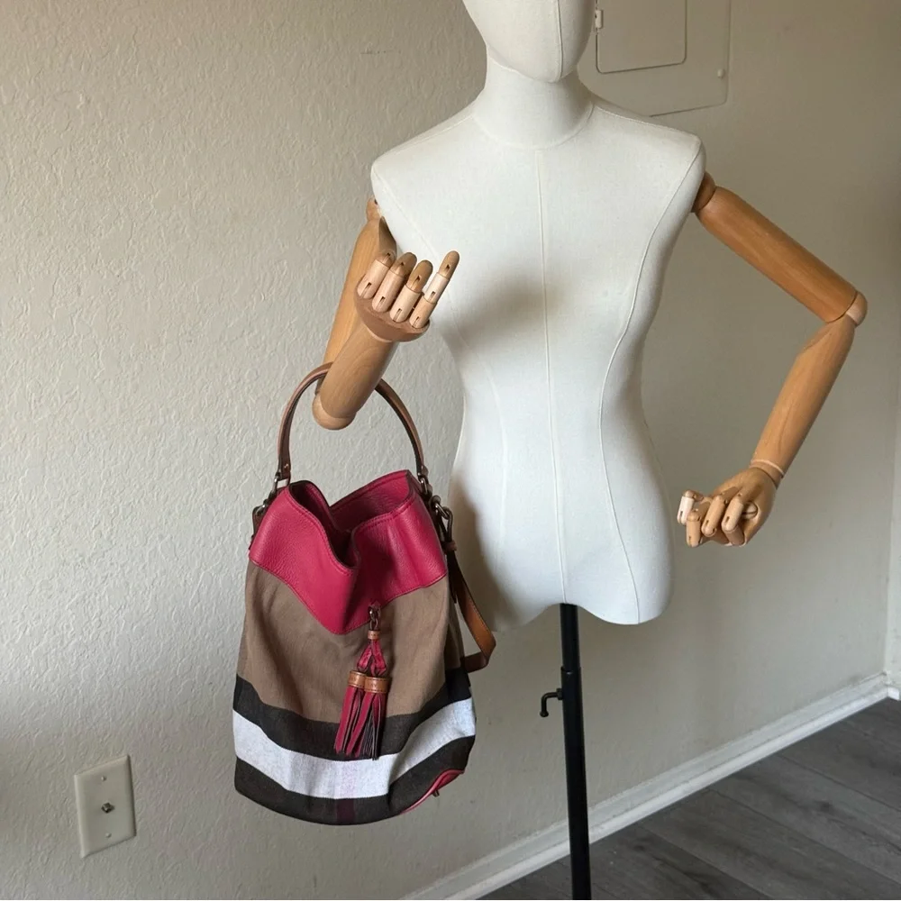 💎Burberry Chevron Canvas Ashby Tassle Bucket Hobo Bag 💎 - Picture 15 of 16